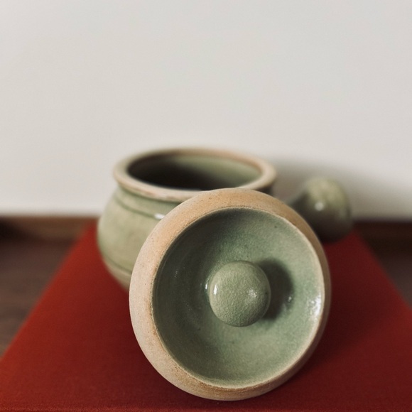 Vintage Celadon Green Jade Glaze Pottery Soup Tureen Made in Thailand | - Picture 2 of 5